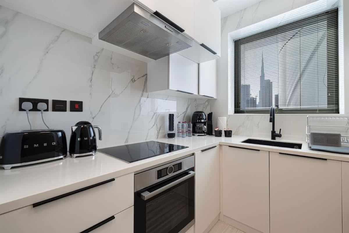 Canal Vista Luxury 2br In Business Bay *