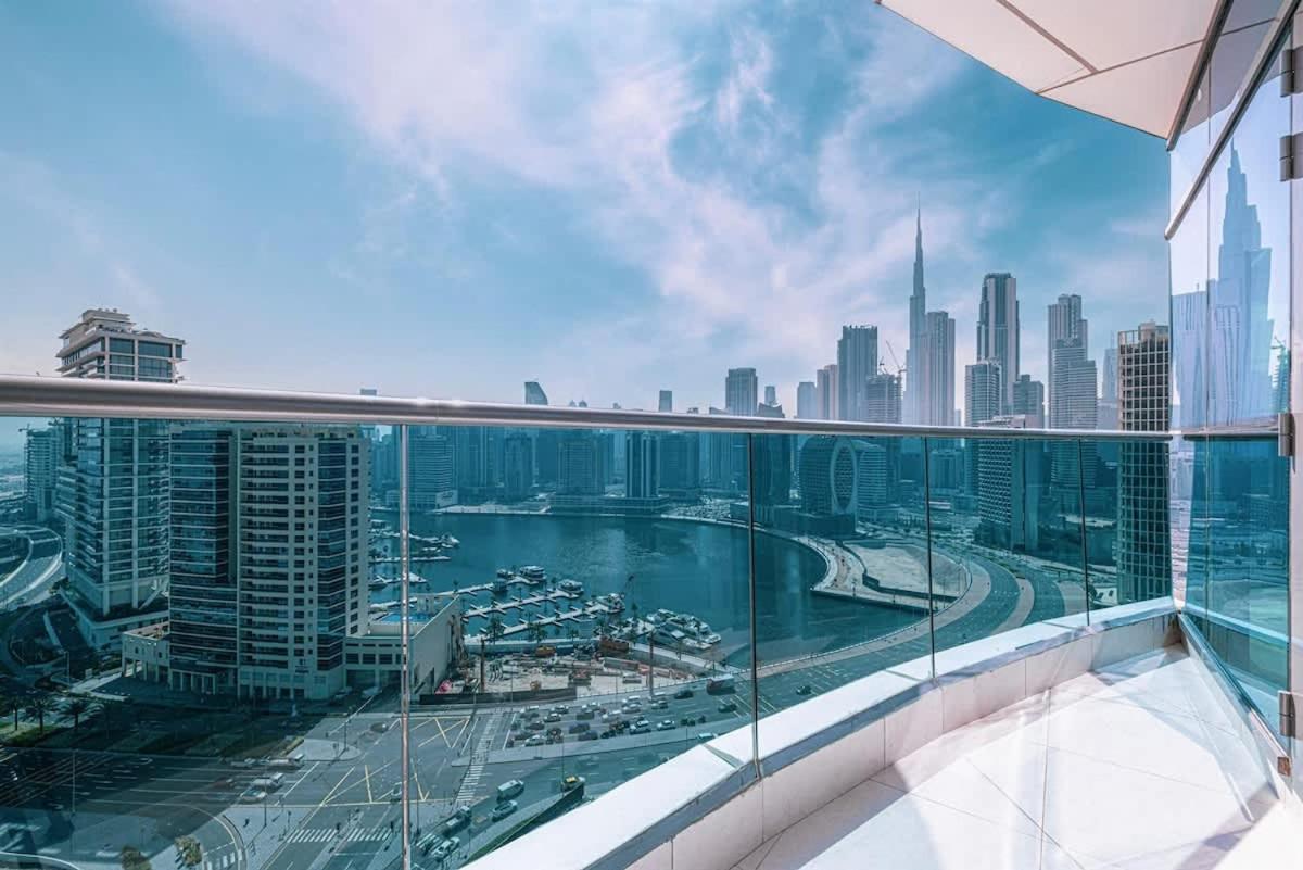 Canal Vista Luxury 2br In Business Bay Apartment *